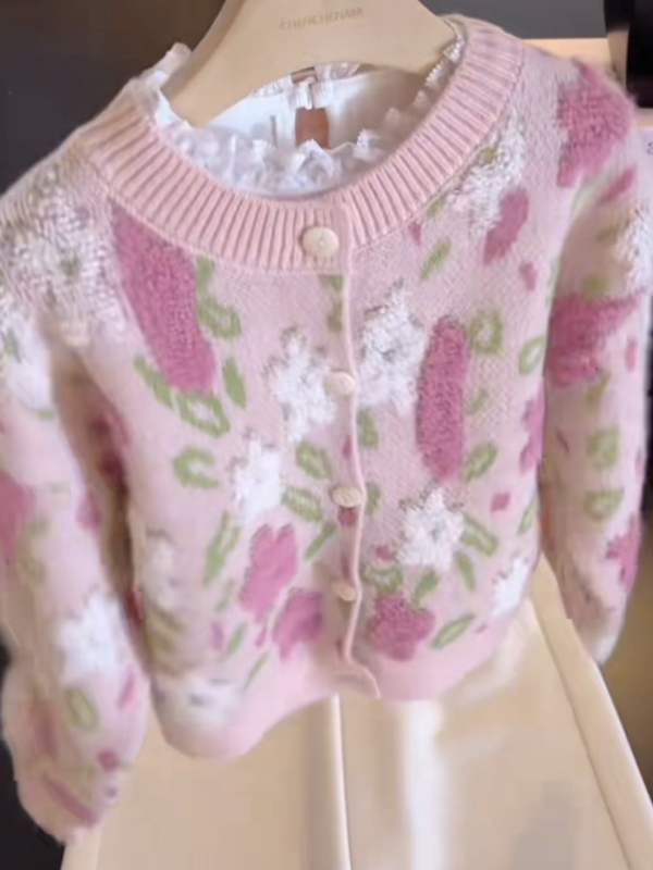 Cardigan tricotat pentru fete, stil coreean, model floral în contrast, croială scurtă, mâneci lungi, fără glugă, închidere frontală cu un nasture, poliester amestec