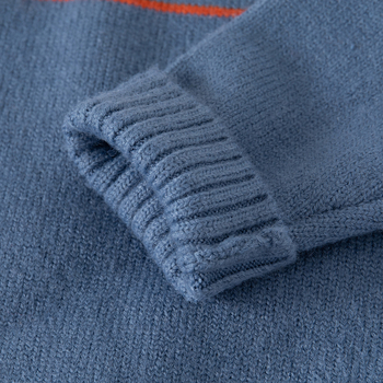  Gyerekeknek készült galléros polo nyakú pulóver, hosszú ujjú, absztrakt mintázatú, akril-keverék kötött anyag, selymesen lágy felület