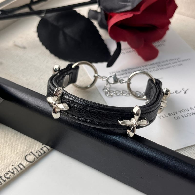 Kézre szóló ékszer – Női keresztvirág motívumú ötvözet karkötő, elektroplakolt felület, Shengxin ékszerek, 2024 nyár, Személyes trend