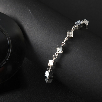 Brățară din oțel titan cu design zar, stil minimalist unisex, placare electrolitică, accesorii pentru mână