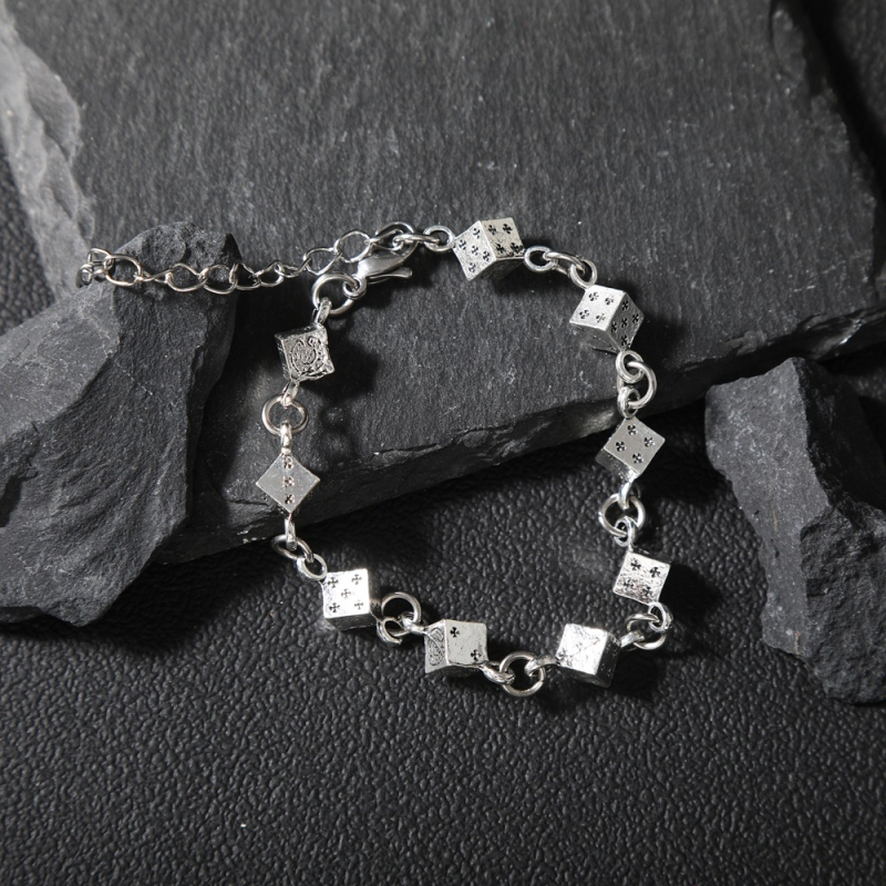 Brățară din oțel titan cu design zar, stil minimalist unisex, placare electrolitică, accesorii pentru mână