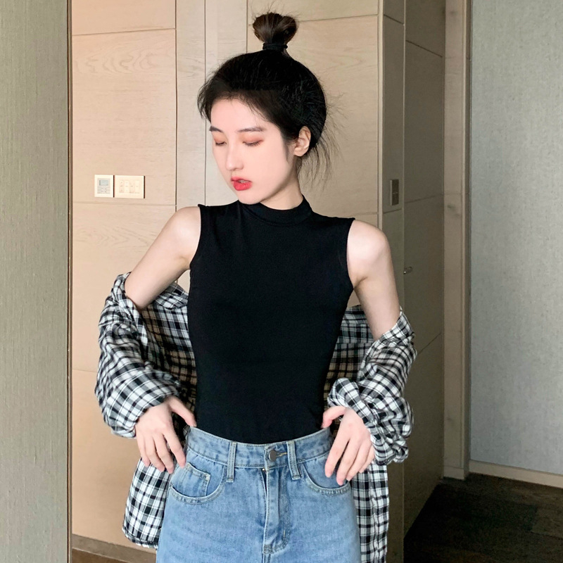 Дамски памучен безръкав потник с висока яка, Slim версия, едноцветен модел, памук над 95%