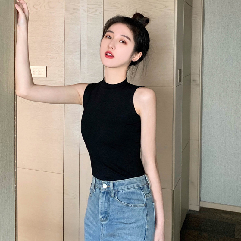 Дамски памучен безръкав потник с висока яка, Slim версия, едноцветен модел, памук над 95%