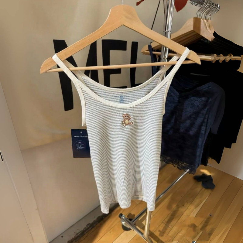 Pamukasti top s izvezenom medvjedom, prugasti uzorak, okrugli izrez, slim-fit