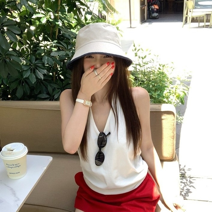 Γυναικείο τοπ από βαμβάκι με halterneck, ανοιχτή πλάτη, V-λαιμό, χωρίς μανίκια, γραμμή Α, κανονικό μήκος 50–65 εκ, 80–90% βαμβάκι