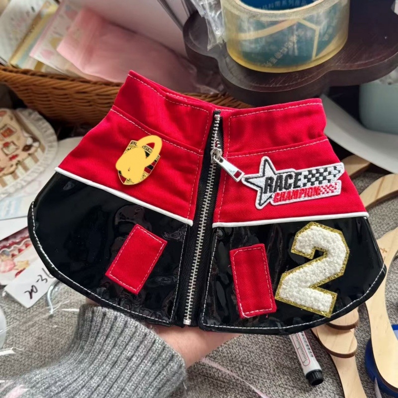 Bib pentru câini în stil F1 — detalii din piele, material: bumbac + piele, potrivire universală, pentru toate sezoanele, stil lejer