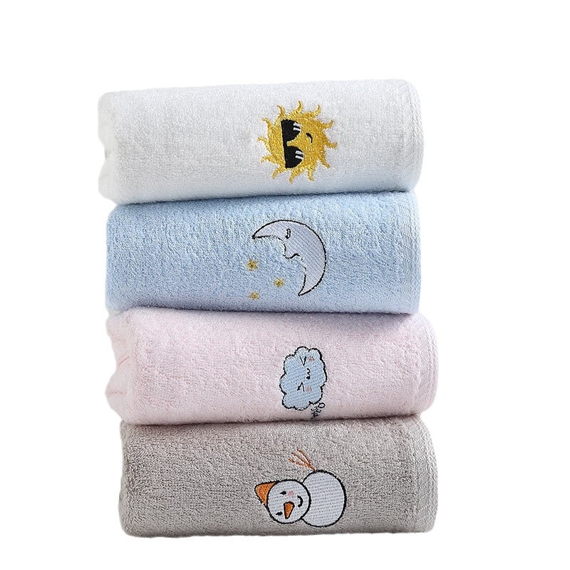 Kūdikio rankšluostis iš bambuko pluošto — minkštas, gerai sugeria veidui; gamybos procesas: siuvinėjimas ir plokščias audimas; svoris: 50–80 g; siūlai: 21