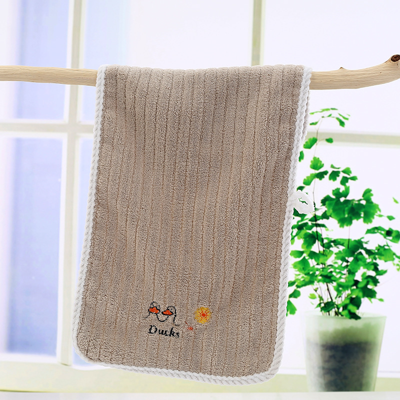 2 komplektai vaikų rankšluosčių – koralo velūras, siuvinėjimas, 150D siūlai, svoris mažiau nei 50 g