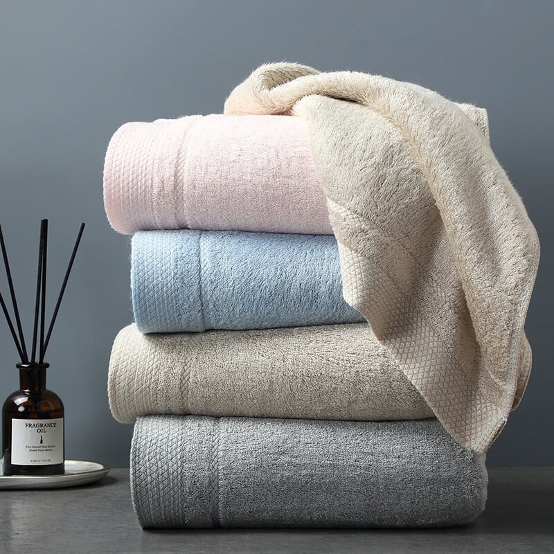 Kūdikių veido rankšluostis – bambuko pluoštas, antibakterinis, 100–120 g, plokščias mezginys su siuvinėtu piešiniu, pagrindas iš Tencelio