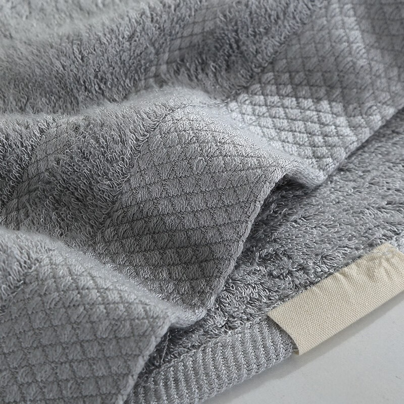 Kūdikių veido rankšluostis – bambuko pluoštas, antibakterinis, 100–120 g, plokščias mezginys su siuvinėtu piešiniu, pagrindas iš Tencelio