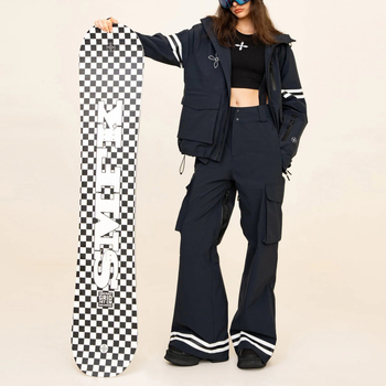 Női sídzseki - lélegző, vízálló, meleg, kopásálló; pamut töltet, pamut anyag