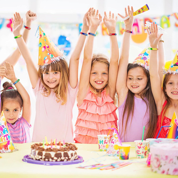 Szilikon születésnapi karkötő | kerek, uniszex design; logónyomtatás elérhető; sportos kiegészítő; 2025 őszi kiadás; rugalmas, kopásálló, hőálló (-40°C-tól 230°C-ig)