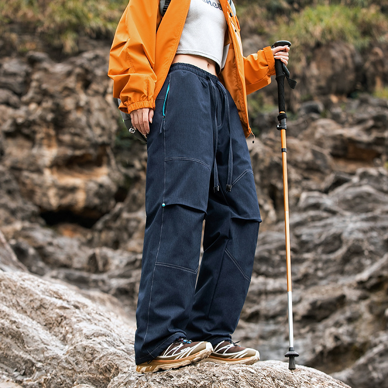 Uniszex téli kültéri nadrág farmerhatású megjelenéssel, háromvédelmi funkcióval, modell 2025, 100% poliészter rost, egyenes szabású