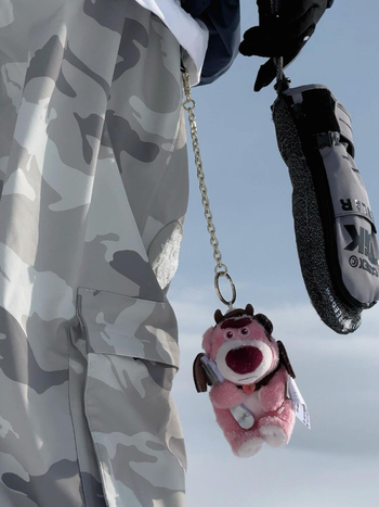 Síruha két részes készlet: kabát és nadrág – meleg, vízálló, szélvédett, légáteresztő, kopásálló.