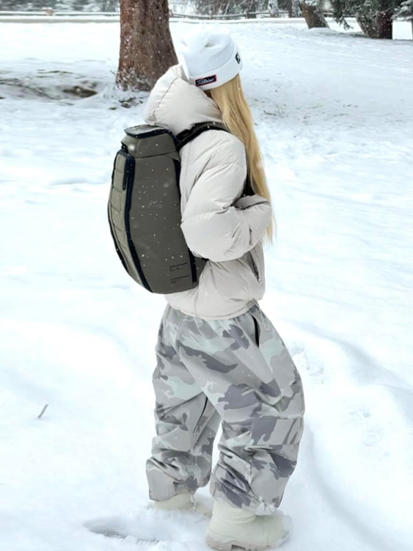 Síruha két részes készlet: kabát és nadrág – meleg, vízálló, szélvédett, légáteresztő, kopásálló.