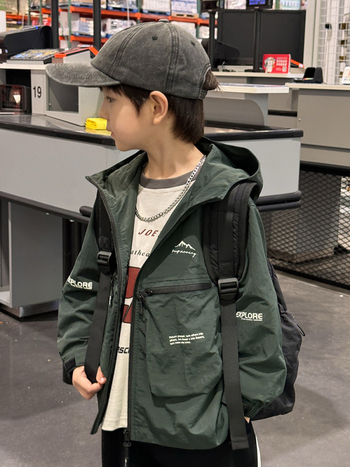 Dječja jesenska jakna s kapuljom, korejskog stila, zatvarač na rajsferšlus, premazani vanjski materijal, podstava od poliestera