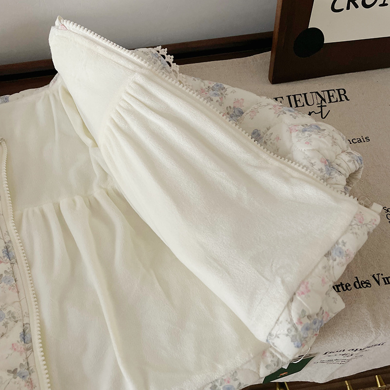 Dječja jakna s cvjetnim uzorkom, vanjska tkanina 100% pamuk, podstava 100% poliester, zatvarač