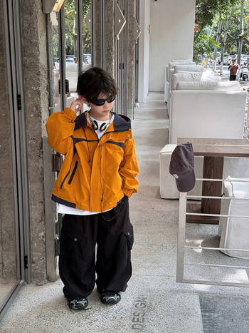 Gyerekeknek kapucnis kültéri kabát – uniszex, 95% pamut, cipzár, hosszú ujjú, ősz 2025