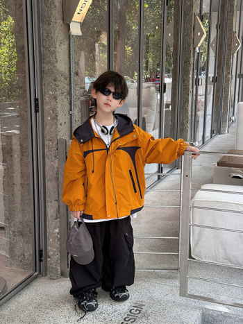 Gyerekeknek kapucnis kültéri kabát – uniszex, 95% pamut, cipzár, hosszú ujjú, ősz 2025