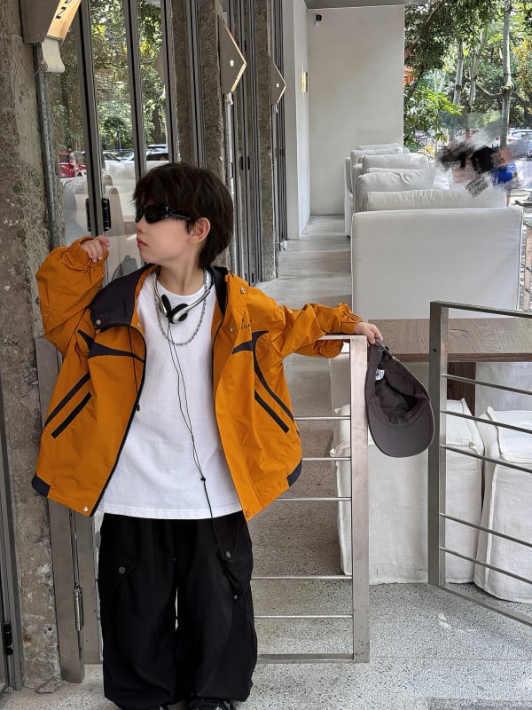 Gyerekeknek kapucnis kültéri kabát – uniszex, 95% pamut, cipzár, hosszú ujjú, ősz 2025