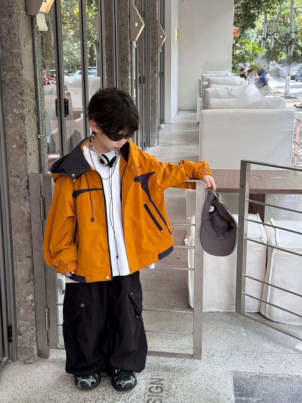 Gyerekeknek kapucnis kültéri kabát – uniszex, 95% pamut, cipzár, hosszú ujjú, ősz 2025