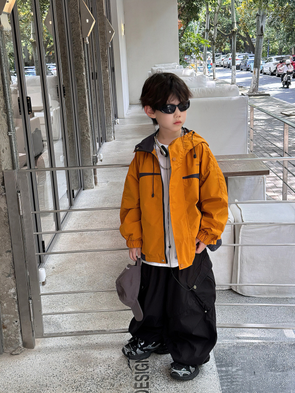 Gyerekeknek kapucnis kültéri kabát – uniszex, 95% pamut, cipzár, hosszú ujjú, ősz 2025