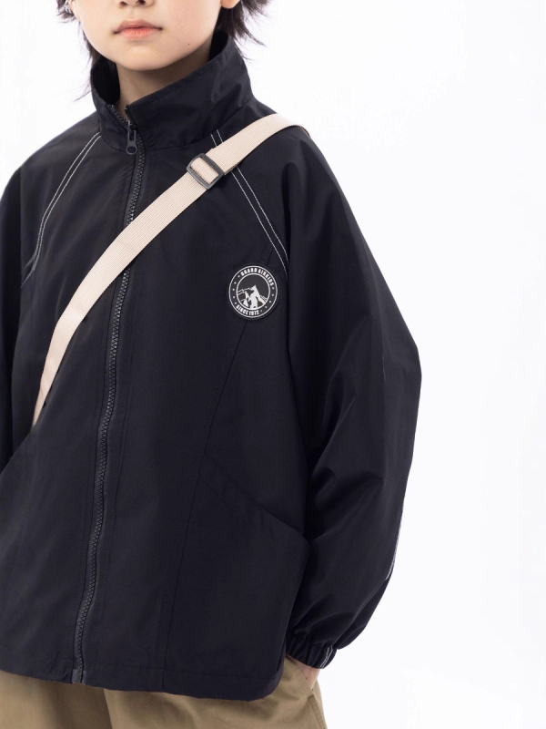 Dječja jakna sa stojećim ovratnikom i zatvaračem na zip – bez kapulje, unisex, jesenji sportski stil