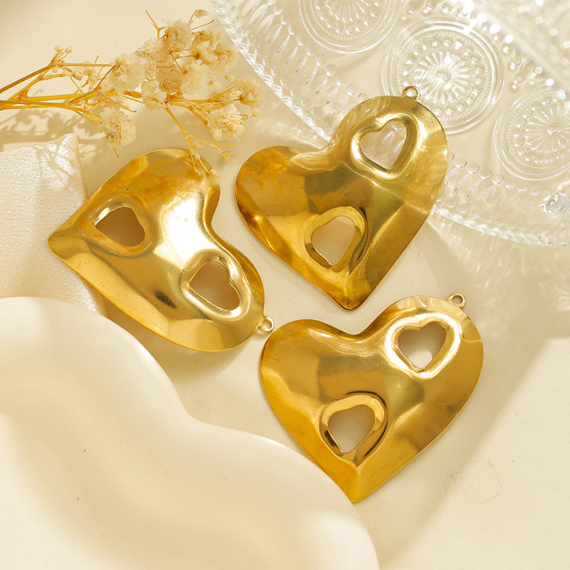 DIY аксесоари – Неръждаема стомана, прорязано сърце висулка, покритие (Модел YL-TP1443; Материал: Неръждаема стомана; Обработка: Платина; Узор: Сърце; Стил: Литературно ретро)