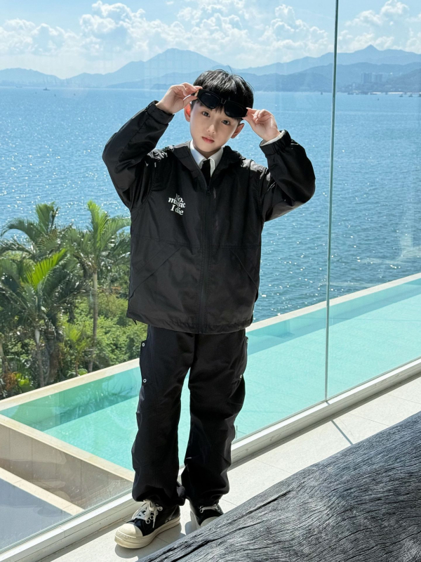 Vaikų komplektas: striukė su gobtuvu ir kelnes – spaudinimas, atsparus vandeniui ir vėjui, nailonas su įdėklu