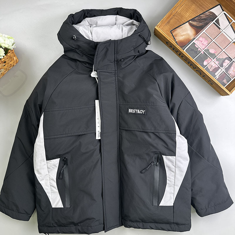 Gyerekeknek kapucnis pehelydzseki, töltet kacsa pehely 86–90%, lazó szabás, külső nylon, bélés poliészter, cipzár, tél 2025