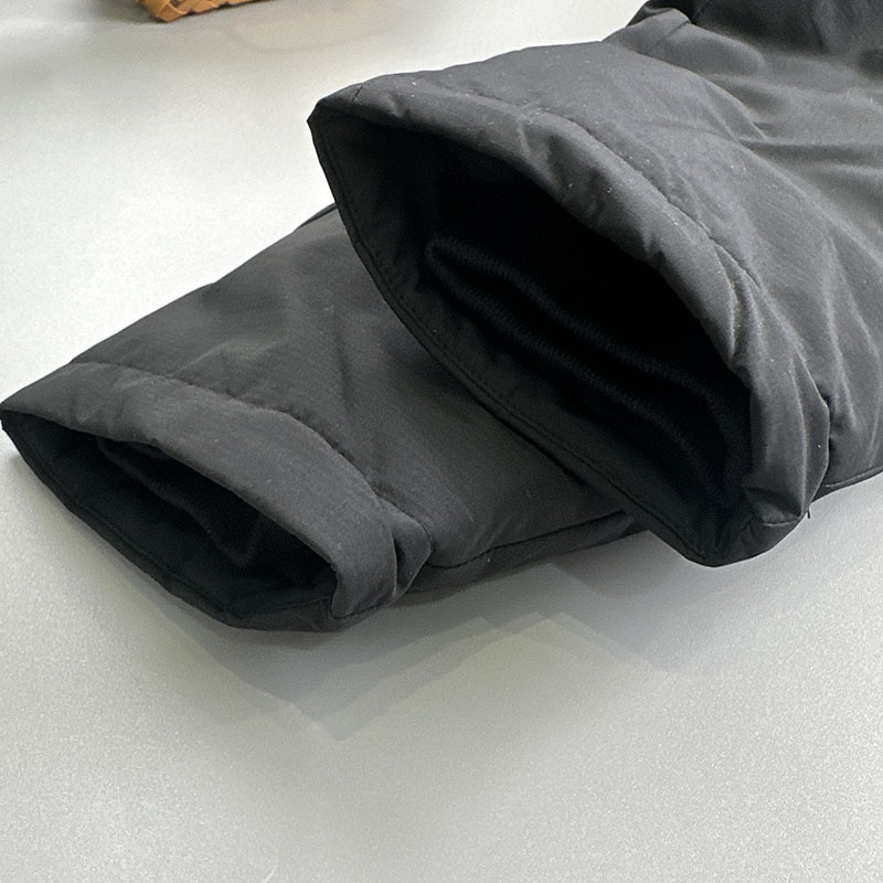 Gyerekeknek kapucnis pehelydzseki, töltet kacsa pehely 86–90%, lazó szabás, külső nylon, bélés poliészter, cipzár, tél 2025