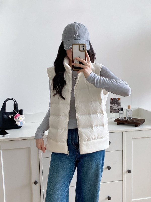 Ženski prsluk s perjem i fleece podstavnim okovom, zatvarač, poliester, debeli kroj, casual sportski stil, duljina 50–65 cm, jesen 2025