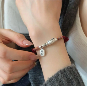 Nöörkäevõru, naiseliku karikatuur-stiili, elektroplatingu viimistlus, 2025 kevad