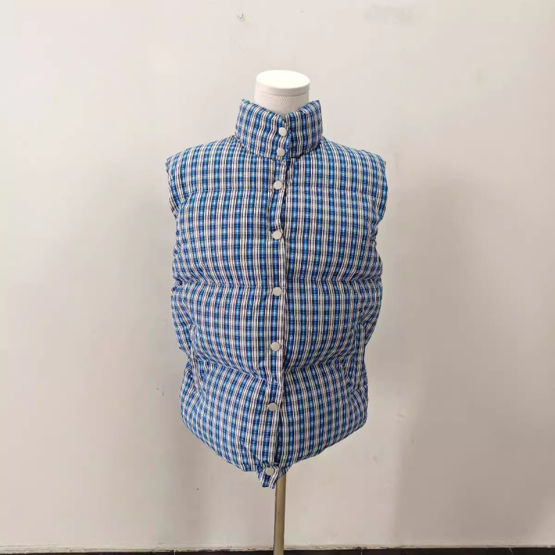 Γυναικείο βαμβακερό γιλέκο με καρό μοτίβο, όρθιος γιακάς, πολύ κοντό μήκος, γέμισμα από ακρυλικό βαμβάκι, υπερλεπτό