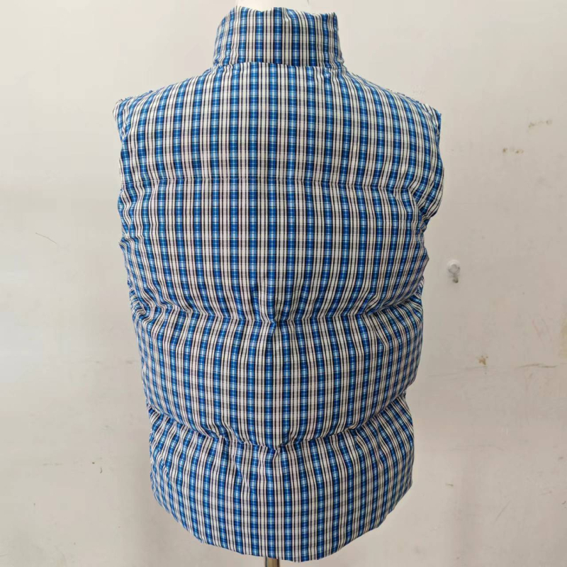 Γυναικείο βαμβακερό γιλέκο με καρό μοτίβο, όρθιος γιακάς, πολύ κοντό μήκος, γέμισμα από ακρυλικό βαμβάκι, υπερλεπτό