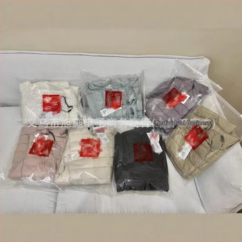 Ženská prenosná vesta s umelnou výplňou, cardigan štýl, U-golier, 3D vzor, dĺžka 50–65 cm, tkanina: polyester s elastanom, výplň: imitácia hodvábu a bavlny