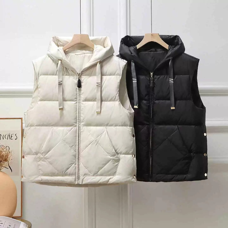 Ženska kapuljača vesta s perjem, punilo od pačjeg perja 76–80%, zatvarač, duljina 50–65 cm, Zima 2025