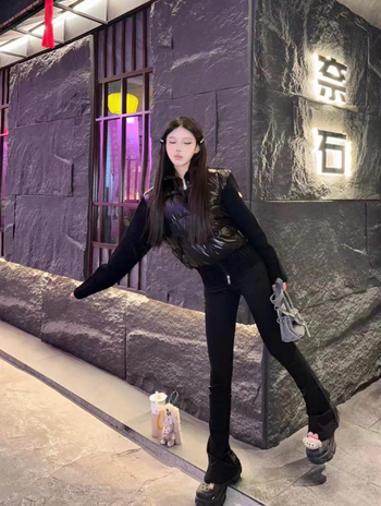 Γυναικείο πουπουλένιο μπουφάν με γέμισμα από πούπουλα χήνας, περιεκτικότητα πούπουλου πάνω από 96%, στενή γραμμή, ψηλό γιακά