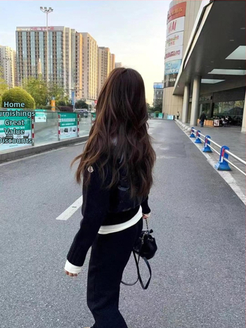 Γυναικείο πουπουλένιο μπουφάν με γέμισμα από πούπουλα χήνας, περιεκτικότητα πούπουλου πάνω από 96%, στενή γραμμή, ψηλό γιακά