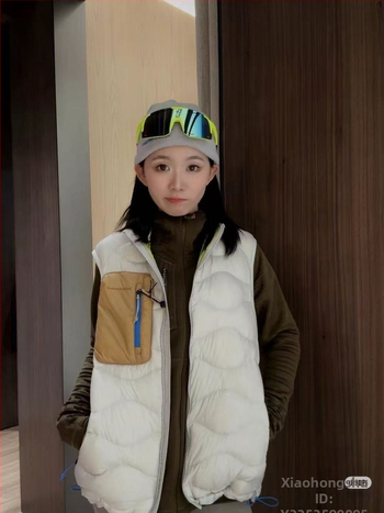 Γυναικείο γιλέκο από πούπουλα με στάσιμο γιακά, νάιλον εξωτερικό ύφασμα, γέμισμα από πούπουλα χήνας 86–90%, ευθεία γραμμή, μεσαίου μήκους (50–65 εκ.)