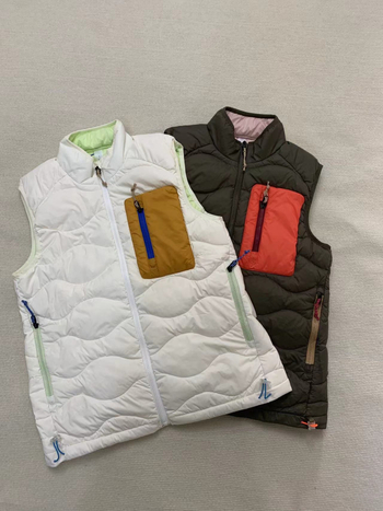 Γυναικείο γιλέκο από πούπουλα με στάσιμο γιακά, νάιλον εξωτερικό ύφασμα, γέμισμα από πούπουλα χήνας 86–90%, ευθεία γραμμή, μεσαίου μήκους (50–65 εκ.)