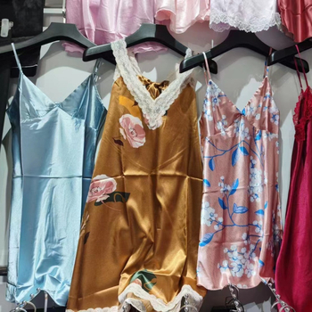 Kaks osaline ööriie komplekt, luksuslik stiil, 90–95% polüester, õhuke kangas, V-kaelus, pikad varrukad