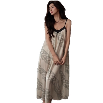 Rochie de noapte cu bretele din cloud cotton, decolteu în V, fără mâneci, lungime midi, stil luxos