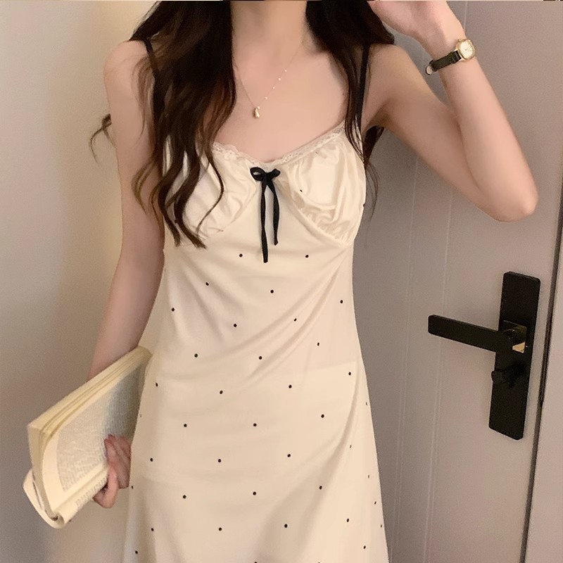 Pijamă de noapte cu dantelă Ice Silk – bretele, fără mâneci, fără guler, fustă scurtă, cu burete pentru bust