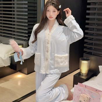 Island Velvet kolmekohaline pajamakomplekt naistele, kapuuts, sõbralik stiil, V-kaelus, pikkade pükstega