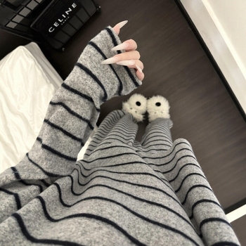 Kaksiosaline kapuutsiga pijamakomplekt, vaba minimalistlik stiil, ümmarguse kaelusega ja pikkade varrukatega, polüester 90–95%, 201–250 g/m²