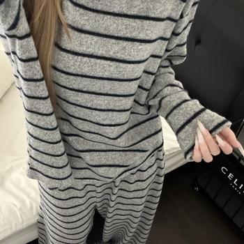 Kaksiosaline kapuutsiga pijamakomplekt, vaba minimalistlik stiil, ümmarguse kaelusega ja pikkade varrukatega, polüester 90–95%, 201–250 g/m²