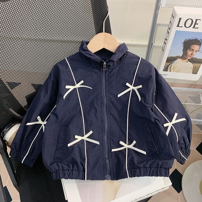 Meitenēm piemērota vējjaka, 3/4 garuma piedurknes, augsta apkakle, vienkrāsains PVC audums (90–95%), retro stils