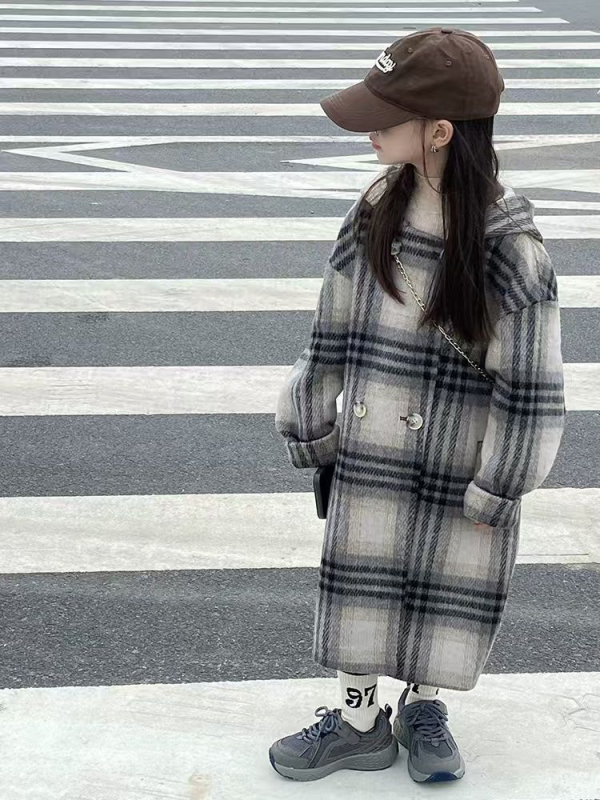 Meitenēm vilnas mētelis ar tīkline rakstu, PVC maisījuma audums, 3/4 piedurknes, polo apkakle, vidēja garuma