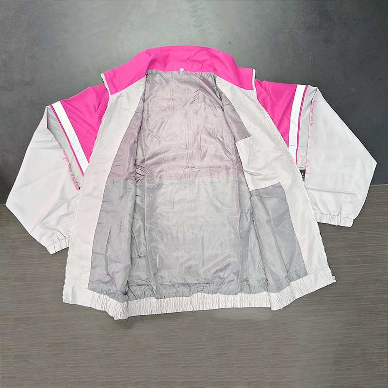 Geacă windbreaker cu fermoar parțial, guler înălțat, mâneci lungi, material 100% poliester, căptușeală 100% poliester, stil urban casual